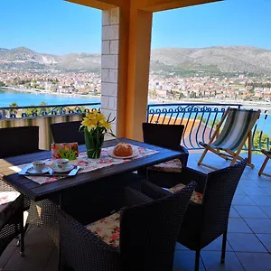 apartments-ivona-2.hotels-in-trogir.com/