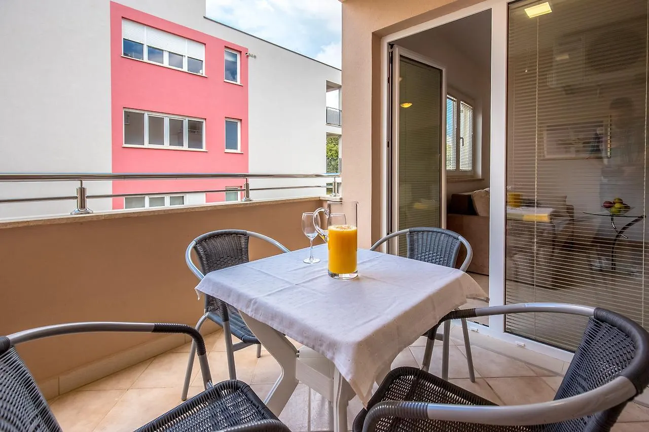 Apartments Nada Rovinj 0*,